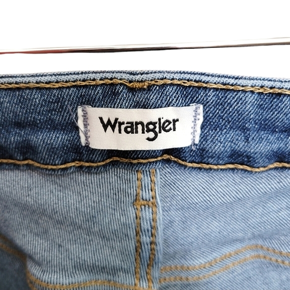 Wrangler Distressed Raw Hem Skinny Jean 30x30 - Picture 7 of 12